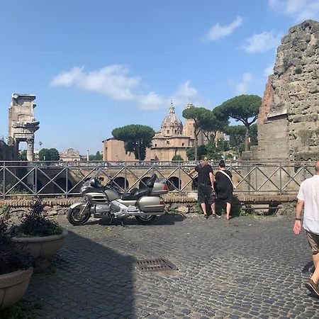 Casa Claudia ~ Rione Monti-Colosseo ローマ エクステリア 写真