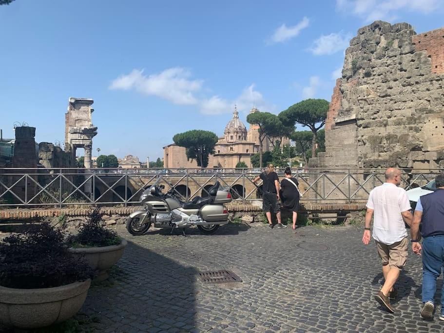 Casa Claudia ~ Rione Monti-Colosseo ローマ エクステリア 写真